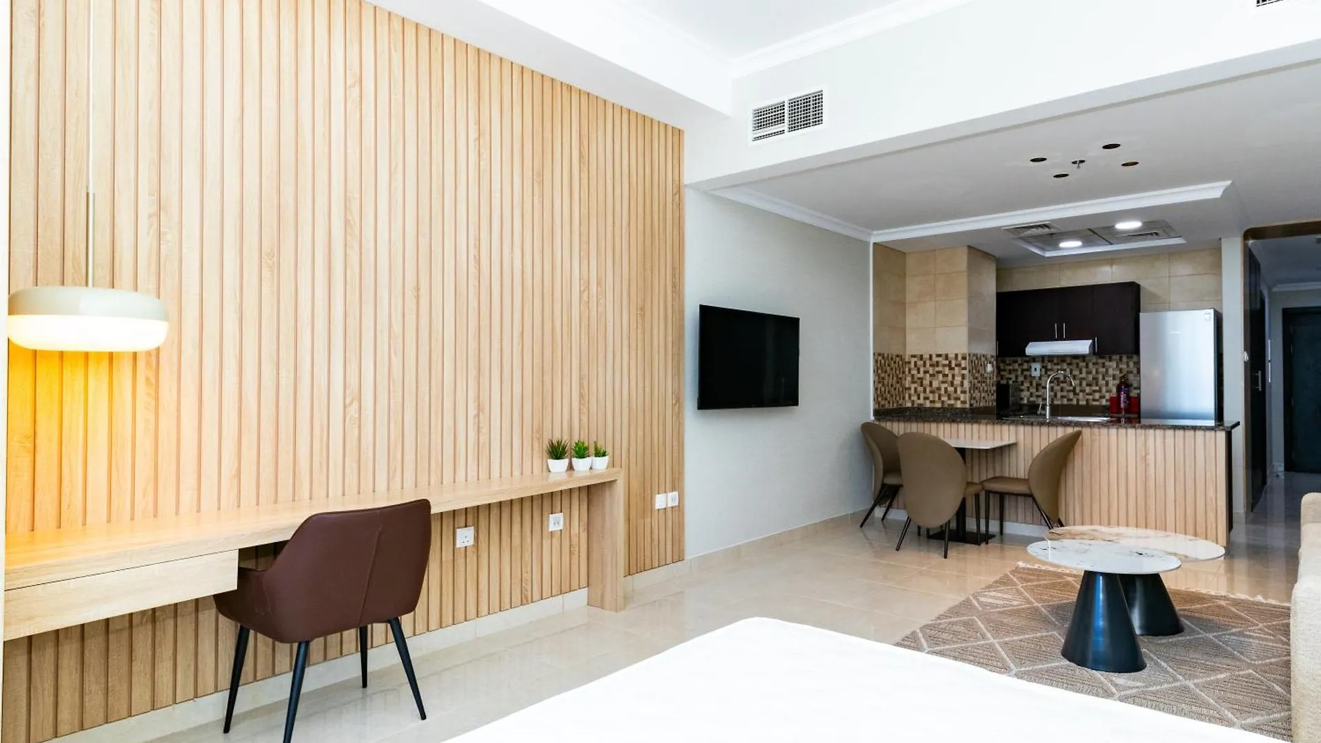 La Maison - The Court Tower 두바이 0*,